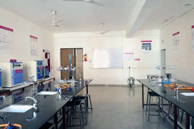 Microbiology &amp; Immunology Lab