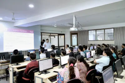 Quantum University Organizes Five Day Faculty Development Program on Advanced Data Structures, Algorithms &amp; OOPs in Collaboration with GeeksforGeeks